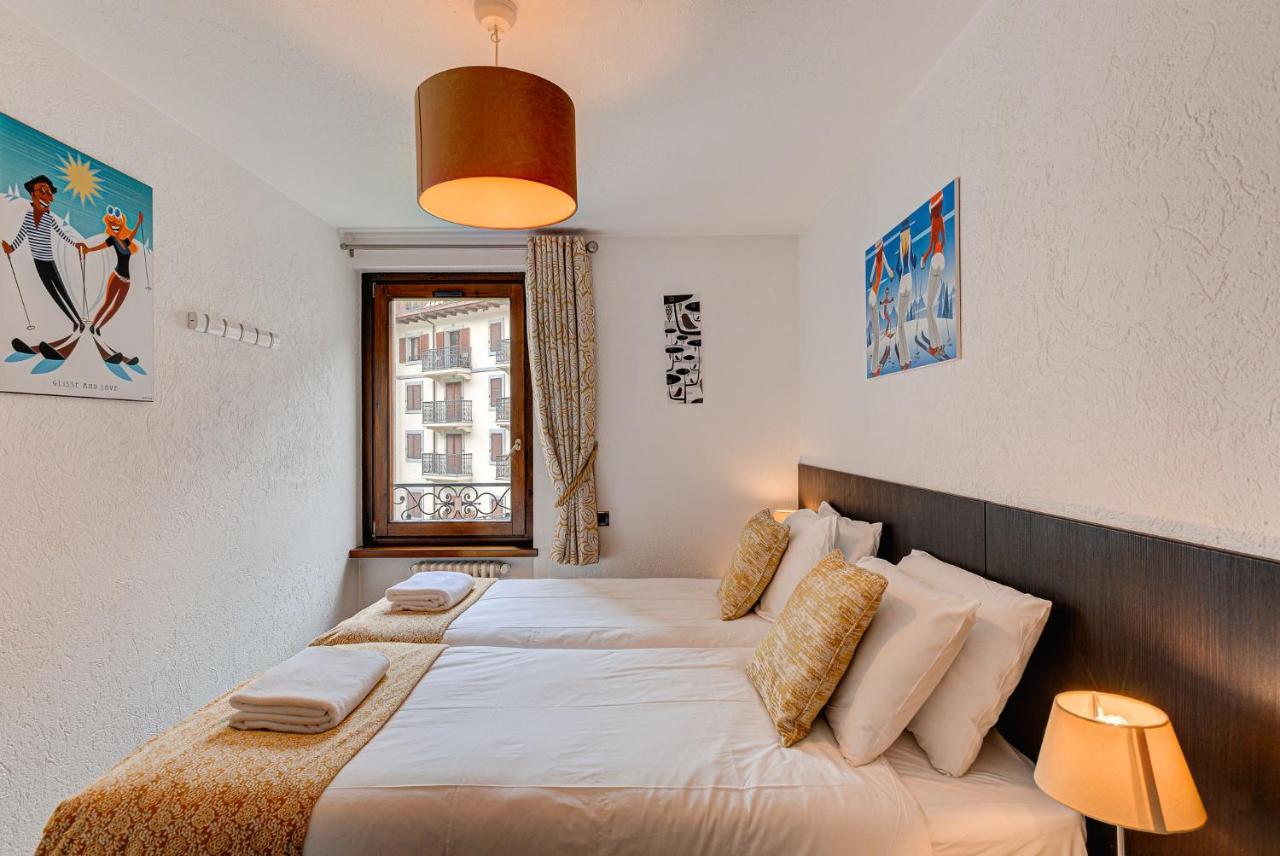 Apartment Cosmiques - Alpes Travel - Central Chamonix - Sleeps 4 Eksteriør bilde